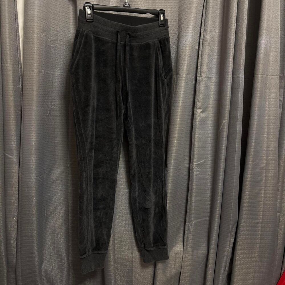 Lululemon Women's Grey and Black Joggers-tracksuits